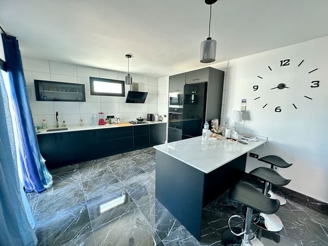 4 soverom Villa til salgs i Antigua med svømmebasseng - € 385 000 (Ref: 8873996)