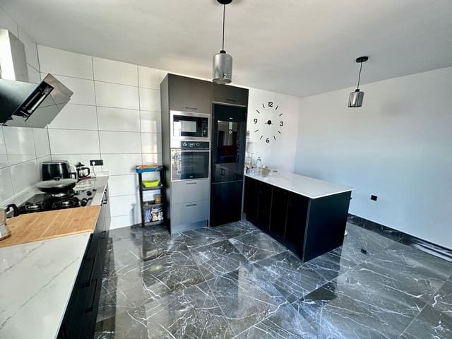 4 soverom Villa til salgs i Antigua med svømmebasseng - € 385 000 (Ref: 8873996)