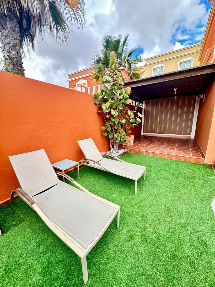 3 quarto Moradia para venda em Puerto del Rosario com piscina - 330 000 € (Ref: 8929760)