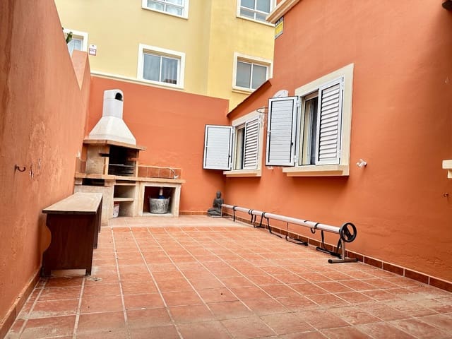 3 sovrum Villa till salu i Puerto del Rosario med pool - 330 000 € (Ref: 8929760)