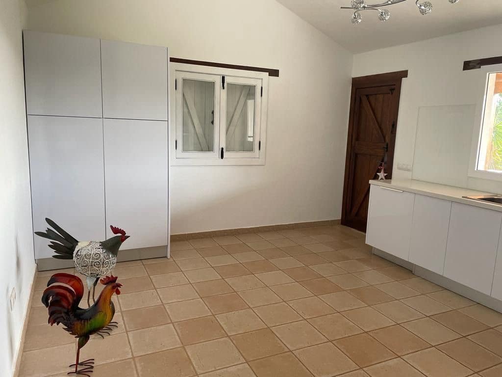 3 soveværelse Villa til salg i Tuineje med swimmingpool garage - € 469.000 (Ref: 9000961)