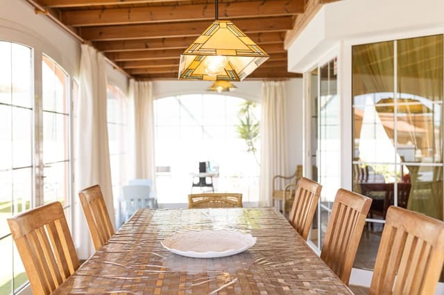 4 soveværelse Villa til salg i Caleta de Fuste, Antigua med swimmingpool - € 520.000 (Ref: 9034346)