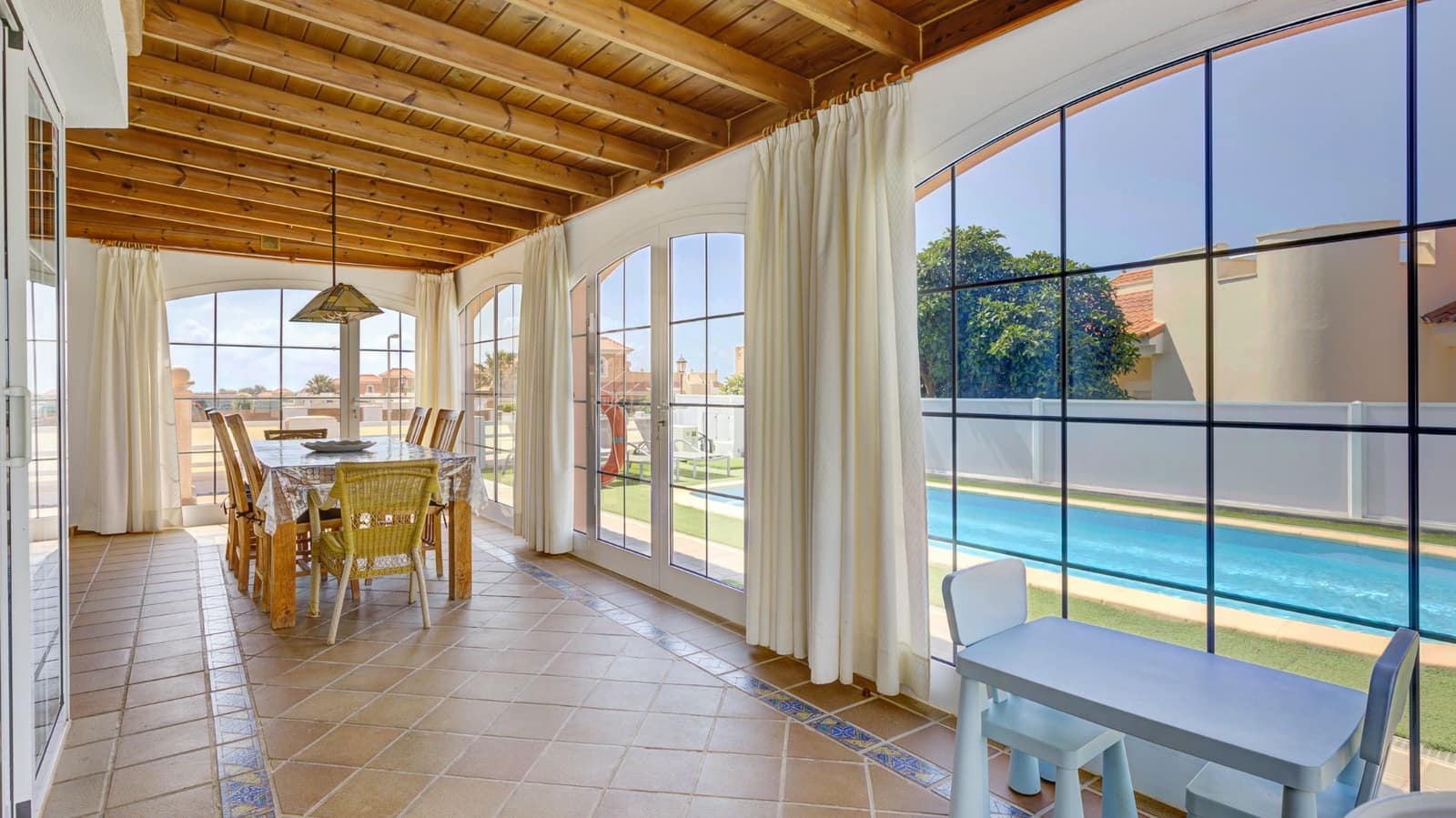 4 soveværelse Villa til salg i Caleta de Fuste med swimmingpool - € 520.000 (Ref: 9034346)