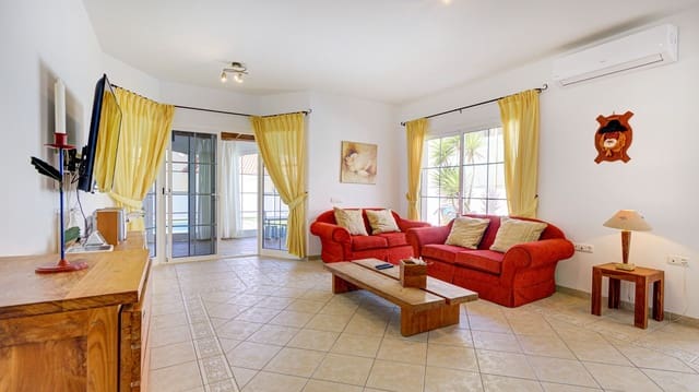 4 soveværelse Villa til salg i Caleta de Fuste, Antigua med swimmingpool - € 520.000 (Ref: 9034346)