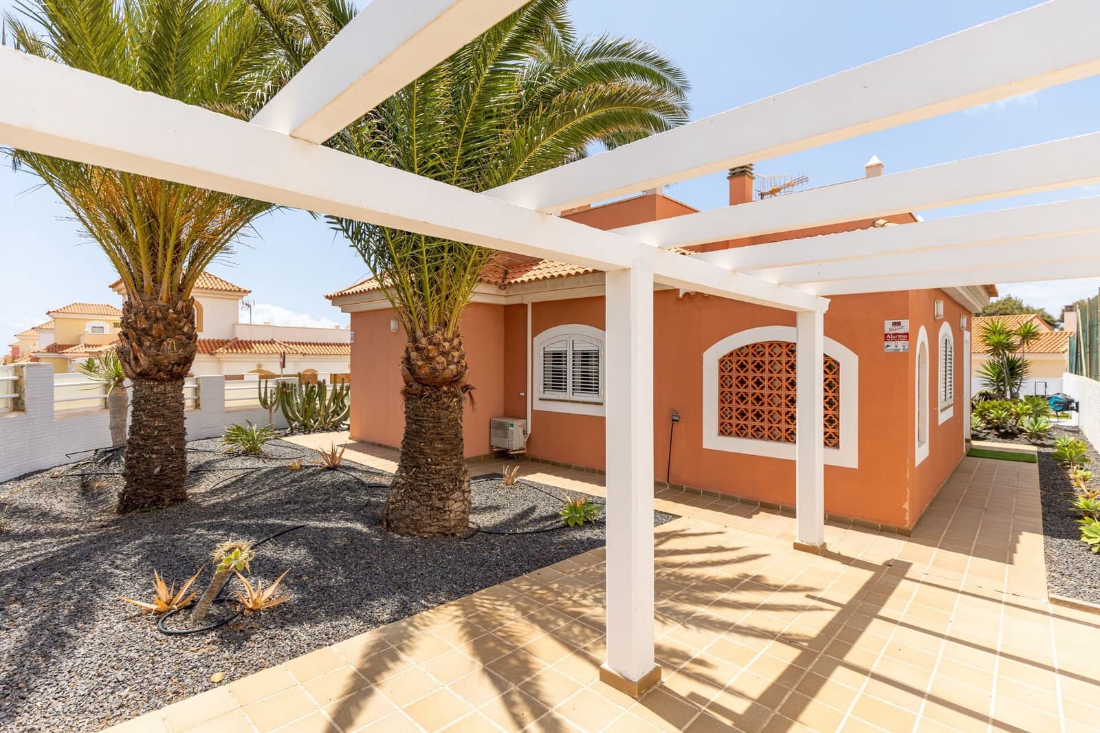 4 soveværelse Villa til salg i Caleta de Fuste med swimmingpool - € 520.000 (Ref: 9034346)