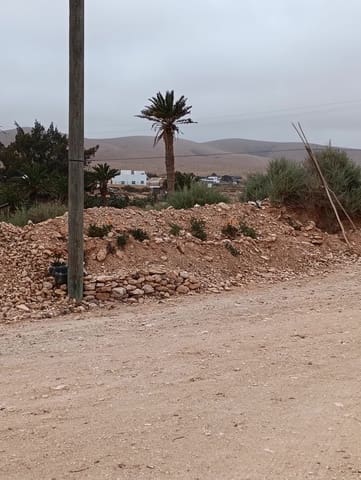 Ubebygd land til salgs i Llanos de la Concepción, Puerto del Rosario - € 90 000 (Ref: 9100516)