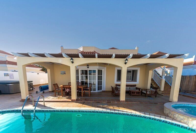 4 quarto Moradia para venda em Caleta de Fuste com piscina garagem - 510 000 € (Ref: 9129514)