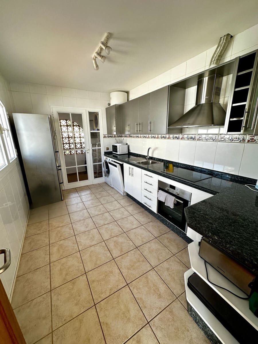 4 quarto Moradia para venda em Caleta de Fuste com piscina garagem - 510 000 € (Ref: 9129514)