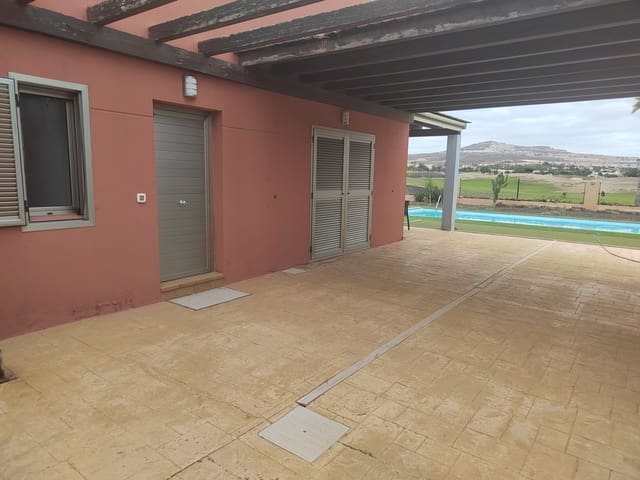 3 soverom Villa til salgs i Caleta de Fuste, Antigua med svømmebasseng - € 475 000 (Ref: 9163537)