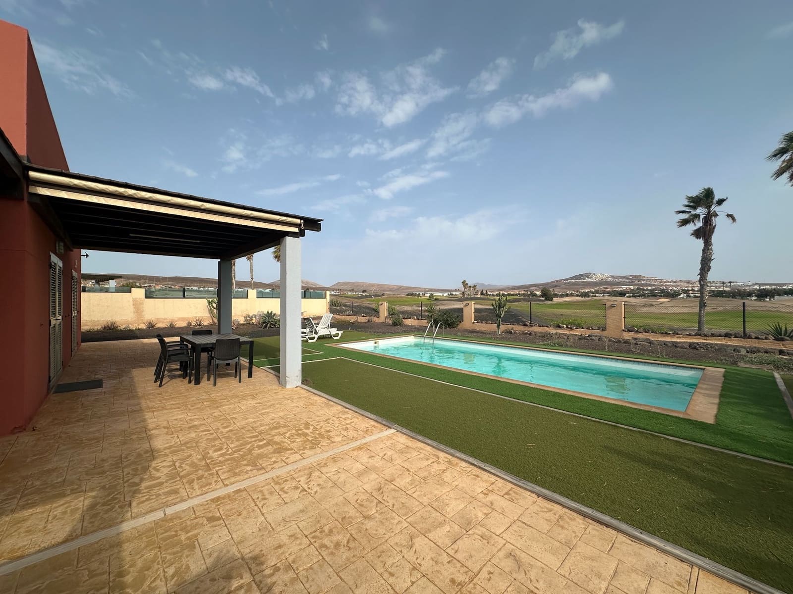 3 soverom Villa til salgs i Caleta de Fuste med svømmebasseng - € 475 000 (Ref: 9163537)