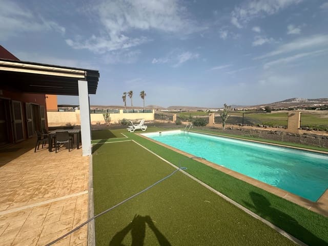 3 soverom Villa til salgs i Caleta de Fuste, Antigua med svømmebasseng - € 475 000 (Ref: 9163537)