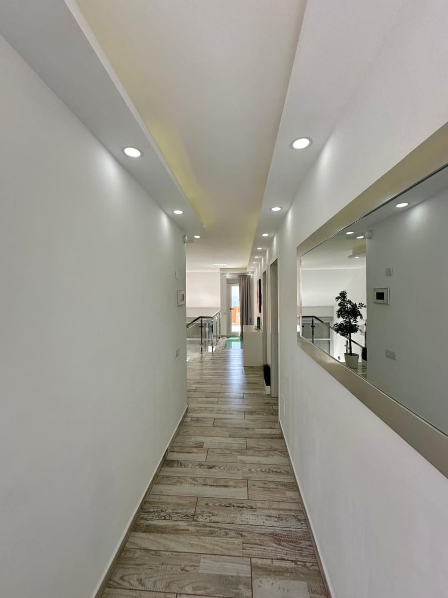 5 soveværelse Villa til salg i Caleta de Fuste - € 665.000 (Ref: 9202229)