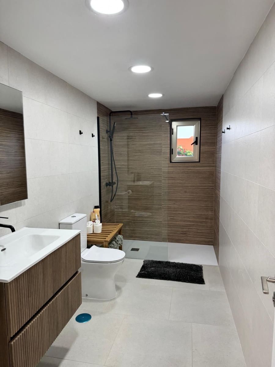 4 soveværelse Villa til salg i Caleta de Fuste med swimmingpool - € 675.000 (Ref: 9242736)