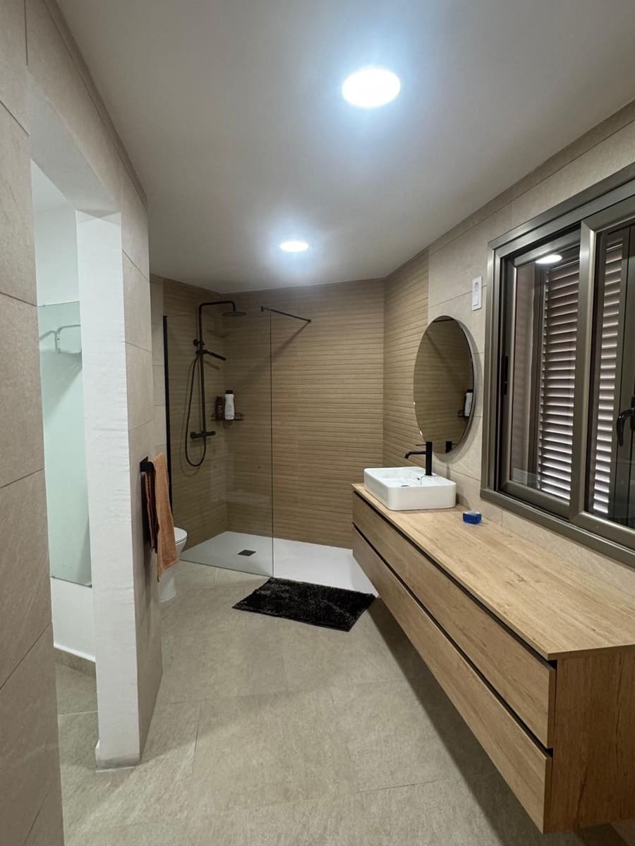 4 soveværelse Villa til salg i Caleta de Fuste med swimmingpool - € 675.000 (Ref: 9242736)