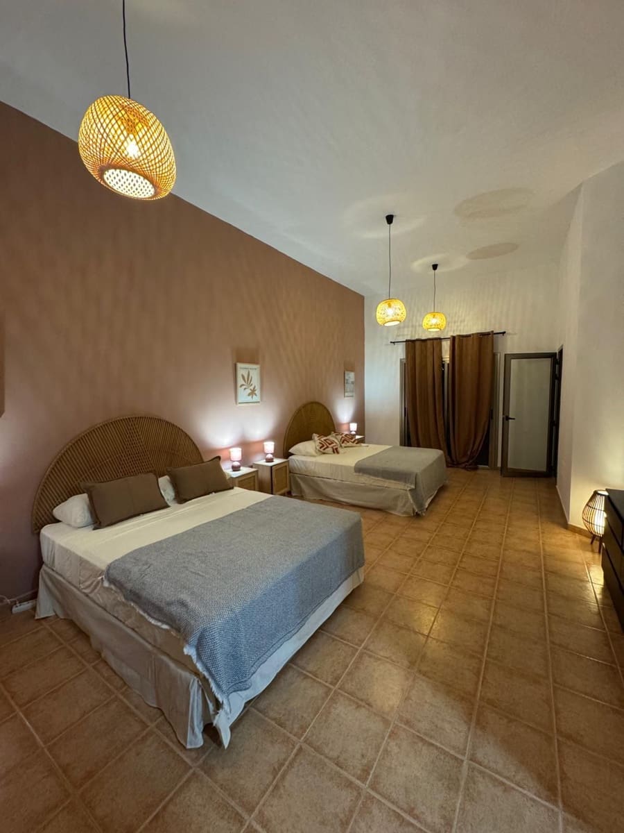 4 soveværelse Villa til salg i Caleta de Fuste med swimmingpool - € 675.000 (Ref: 9242736)