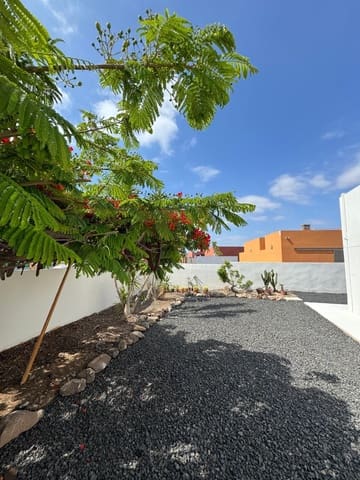 4 soveværelse Villa til salg i Caleta de Fuste, Antigua med swimmingpool - € 675.000 (Ref: 9242736)