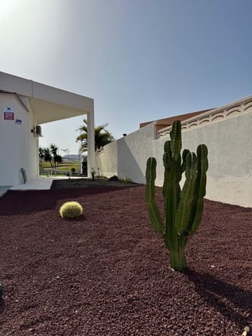 4 soveværelse Villa til salg i Caleta de Fuste, Antigua med swimmingpool - € 675.000 (Ref: 9242736)
