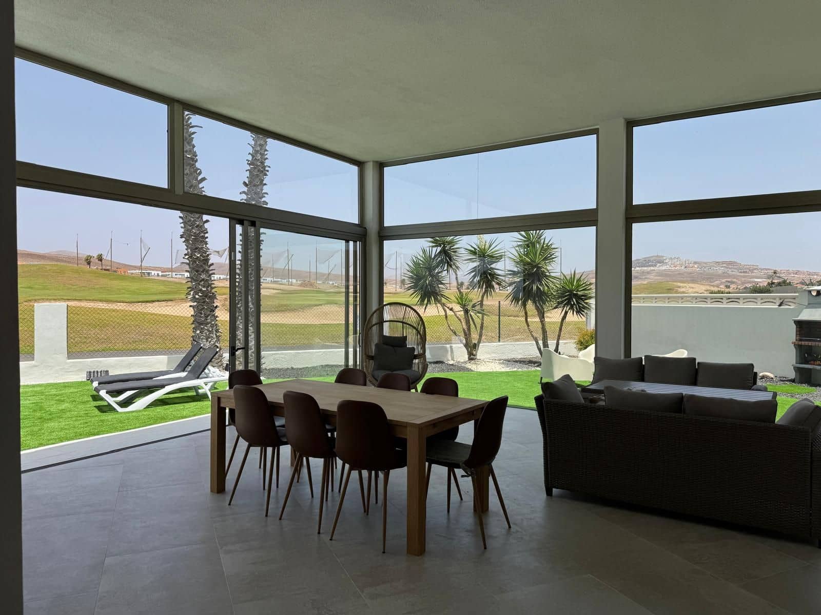 4 soveværelse Villa til salg i Caleta de Fuste med swimmingpool - € 675.000 (Ref: 9242736)