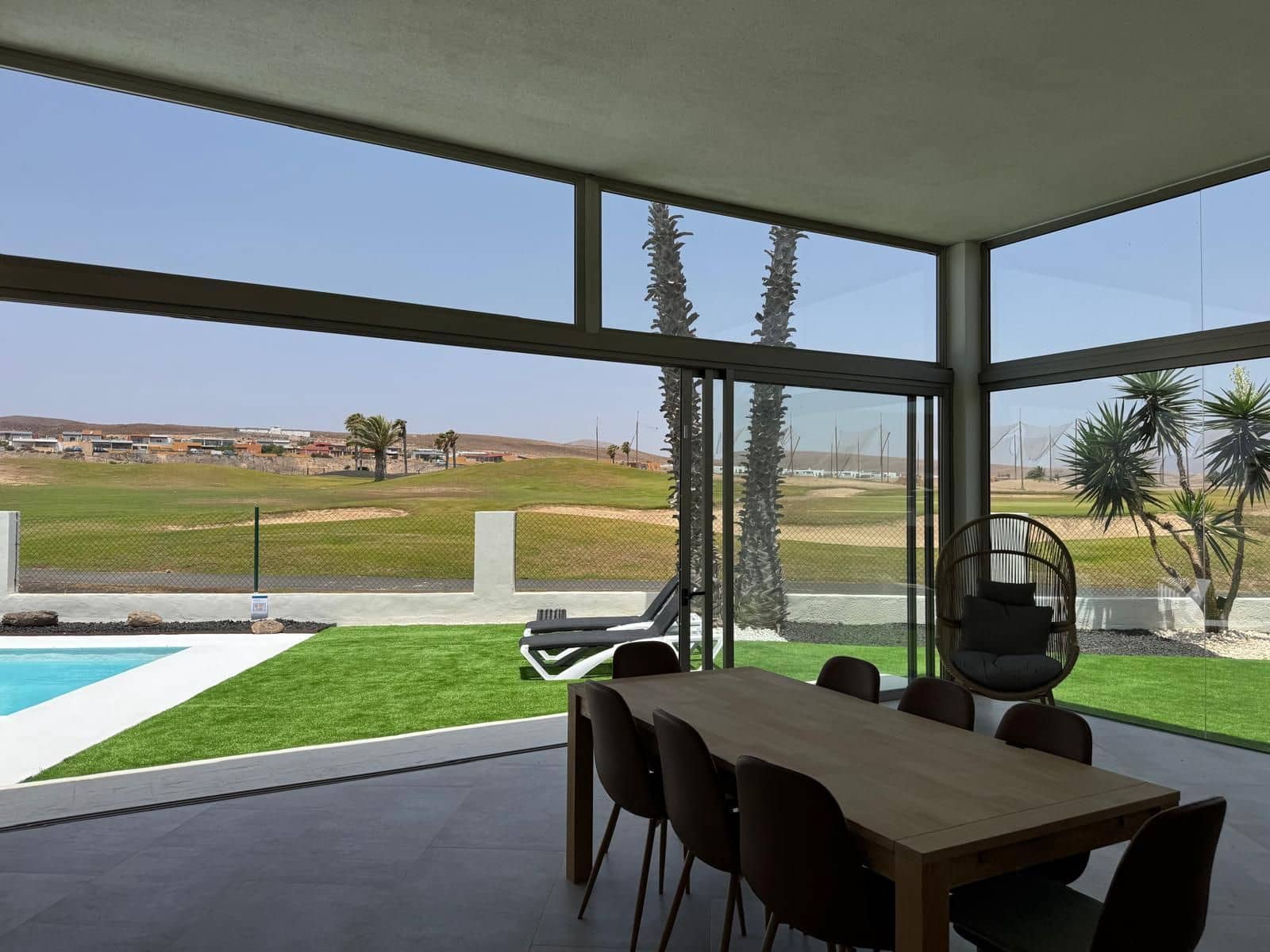 4 soveværelse Villa til salg i Caleta de Fuste med swimmingpool - € 675.000 (Ref: 9242736)