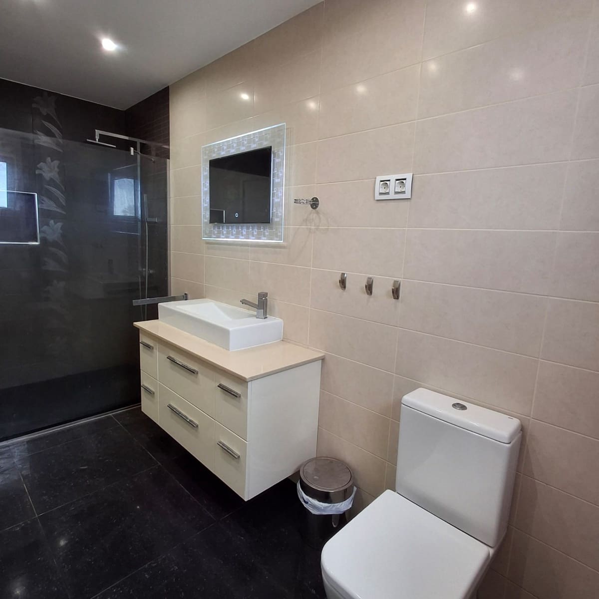 5 sypialnia Willa na sprzedaż w Tuineje z basenem garażem - 695 000 € (Ref: 9272147)