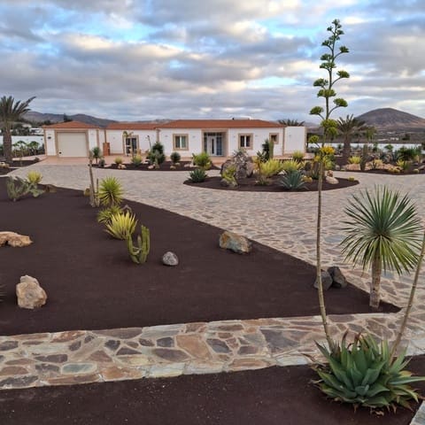 5 chambre Villa/Maison à vendre à Tuineje avec piscine garage - 695 000 € (Ref: 9272147)