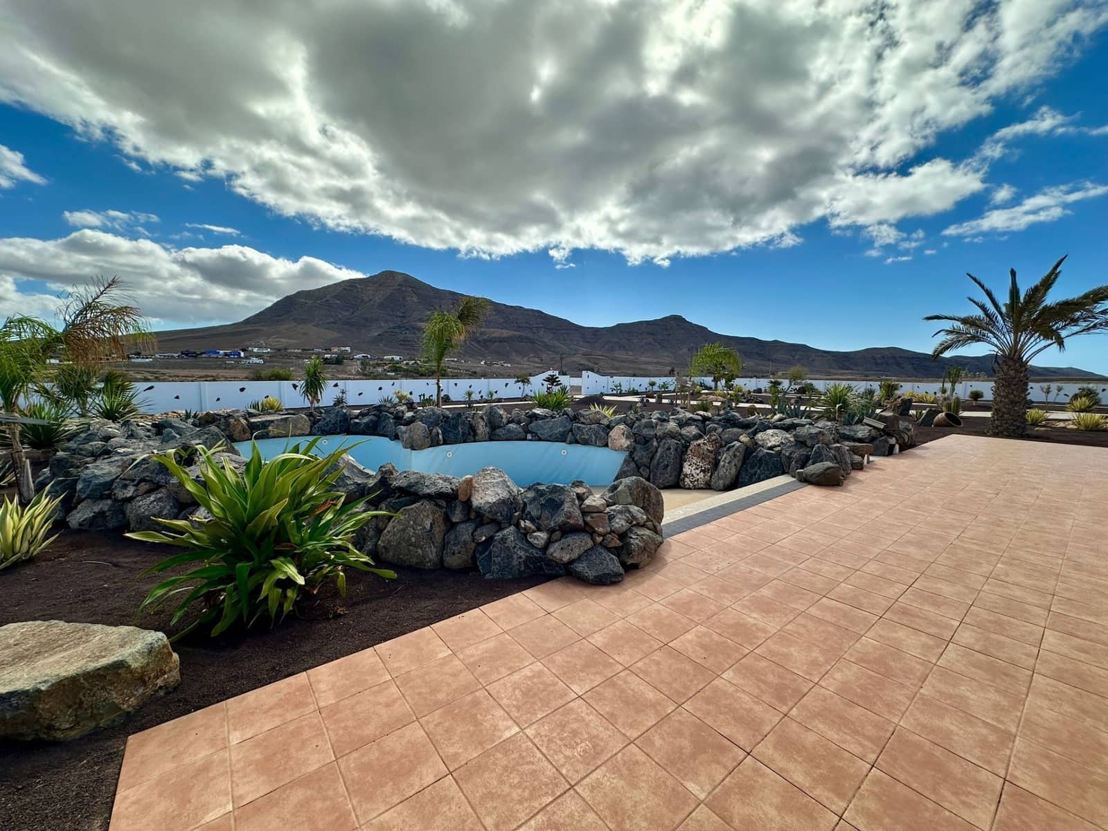 5 sypialnia Willa na sprzedaż w Tuineje z basenem garażem - 695 000 € (Ref: 9272147)