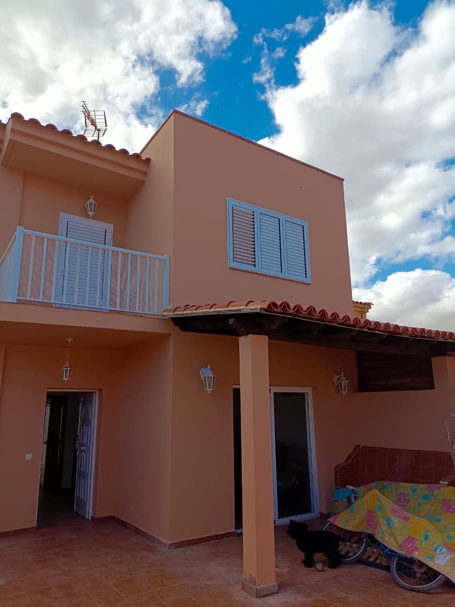 3 bedroom Townhouse for sale in Gran Tarajal - € 295,000 (Ref: 9294210)