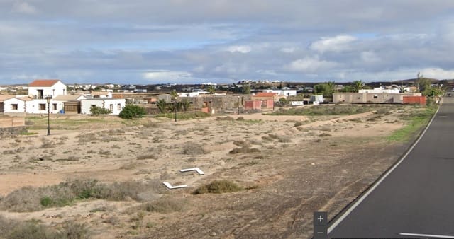 Landgrundstück zu verkaufen in Lajares, La Oliva - 185.000 € (Ref: 9303106)