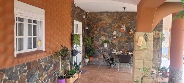 4 bedroom Villa for sale in Agua de Bueyes, Antigua - € 315,000 (Ref: 9349064)