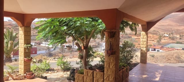 4 bedroom Villa for sale in Agua de Bueyes, Antigua - € 315,000 (Ref: 9349064)