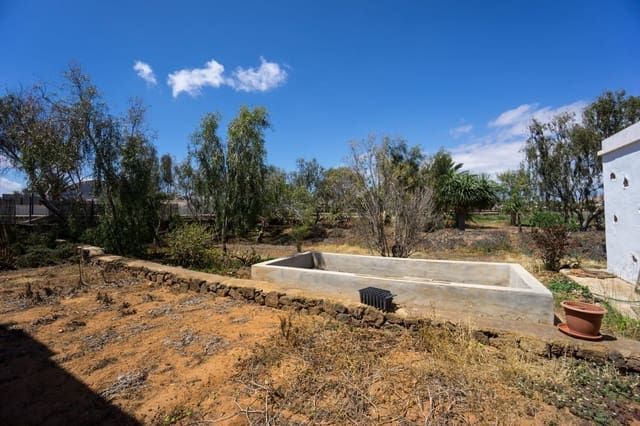 5 bedroom Finca/Country House for sale in La Oliva with garage - € 460,000 (Ref: 9406420)