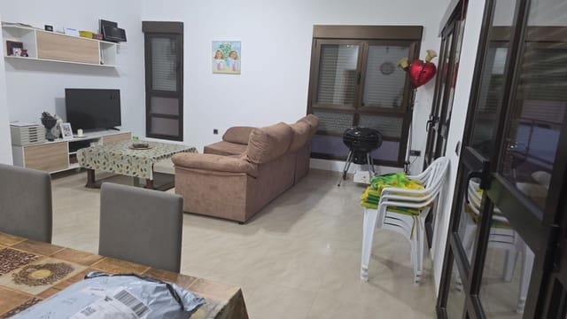 4 bedroom Townhouse for sale in El Matorral, Puerto del Rosario - € 230,000 (Ref: 9419405)