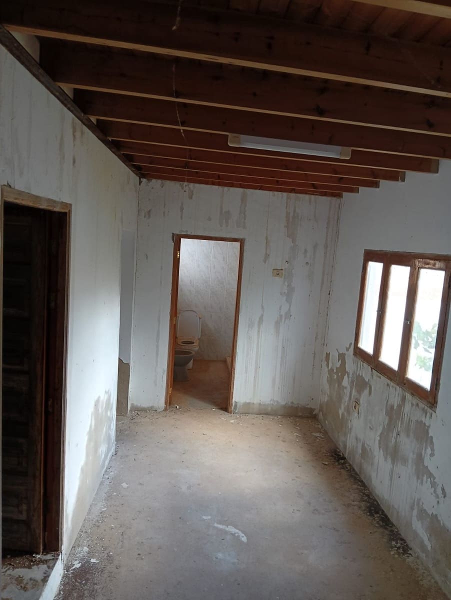 3 bedroom Finca/Country House for sale in Antigua - € 160,000 (Ref: 9430701)