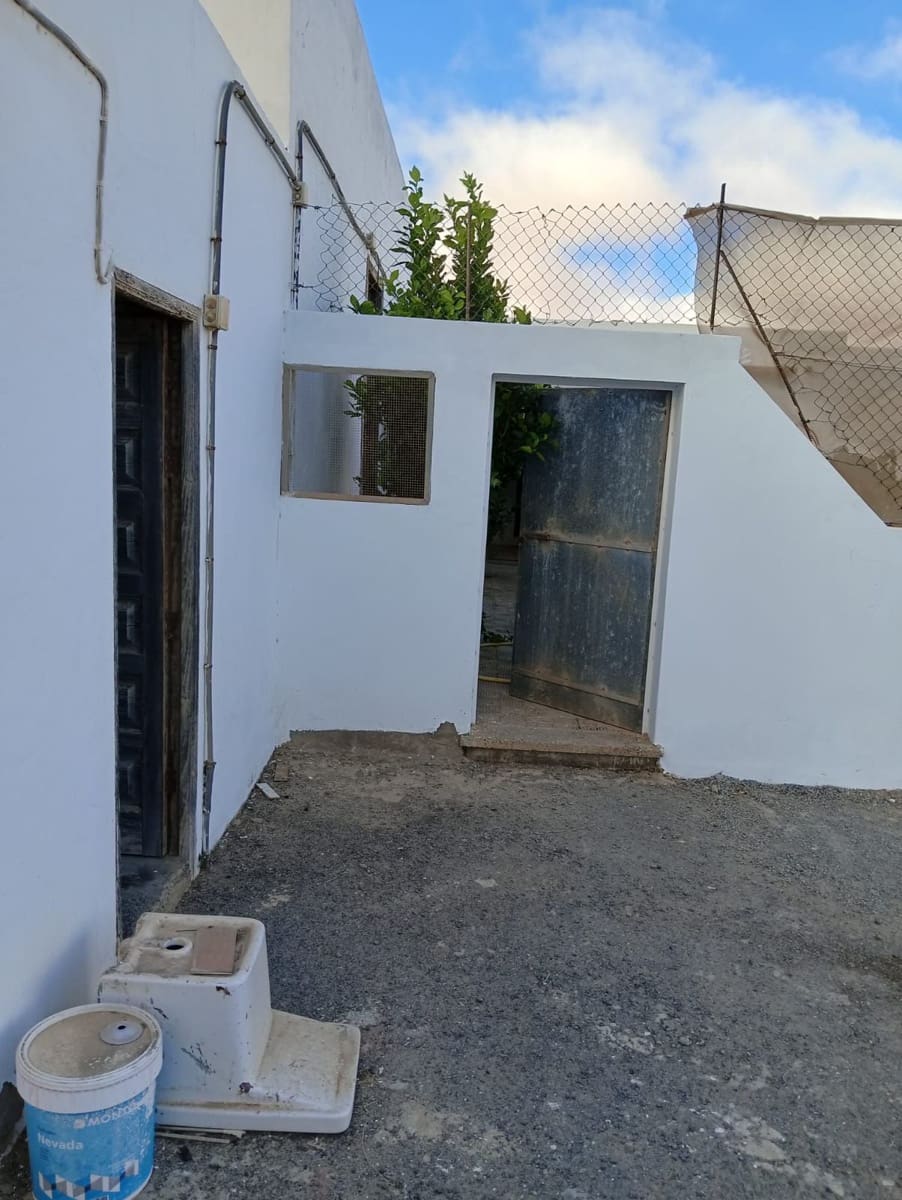 3 bedroom Finca/Country House for sale in Antigua - € 160,000 (Ref: 9430701)