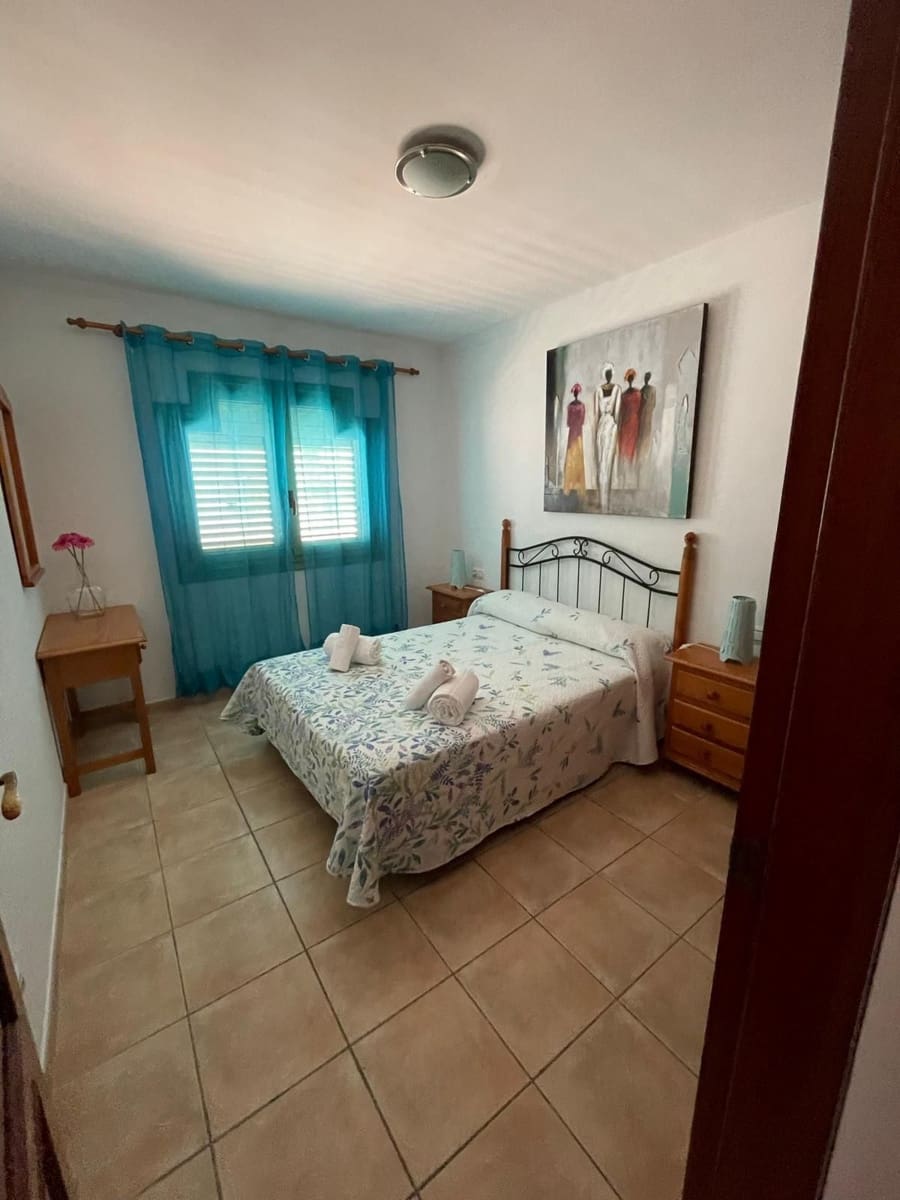 2 bedroom Apartment for sale in Caleta de Fuste - € 200,000 (Ref: 9439574)