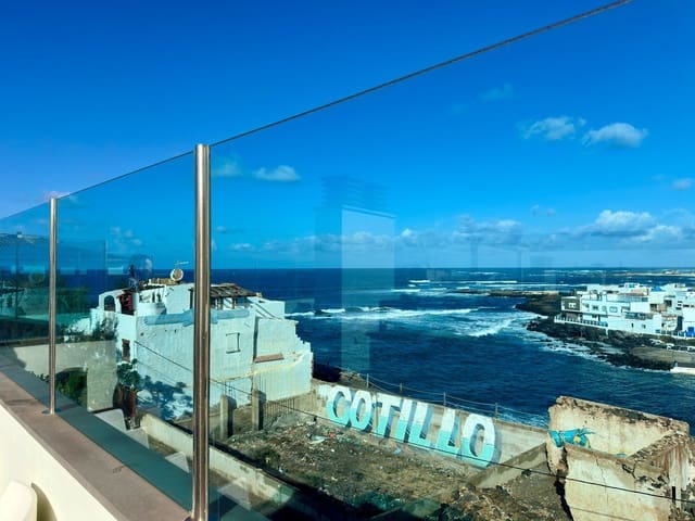 2 makuuhuone Asunto myytävänä paikassa El Cotillo, La Oliva mukana uima-altaan 
autotalli - 320 000 € (Ref: 9455942)