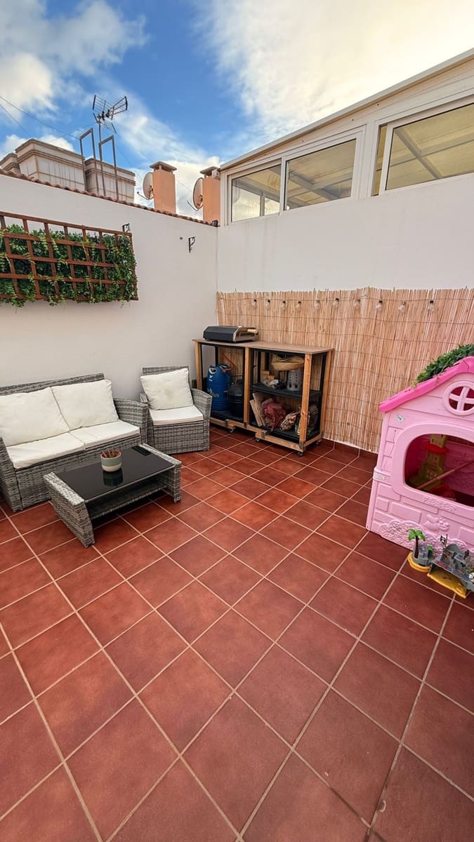 3 soverom Hus til salgs i Puerto del Rosario med garasje - € 295 000 (Ref: 9470825)