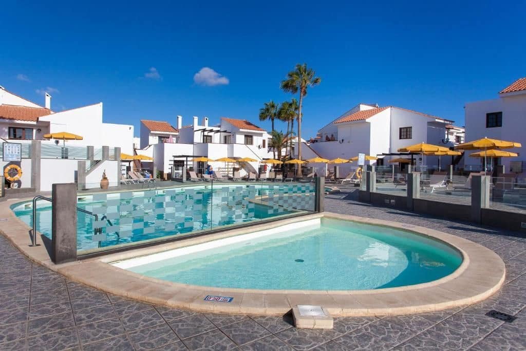 1 bedroom Apartment for sale in Caleta de Fuste with pool - € 169,000 (Ref: 9501915)
