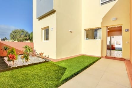 2 makuuhuone Paritalo myytävänä paikassa Corralejo mukana uima-altaan - 255 000 € (Ref: 9526333)