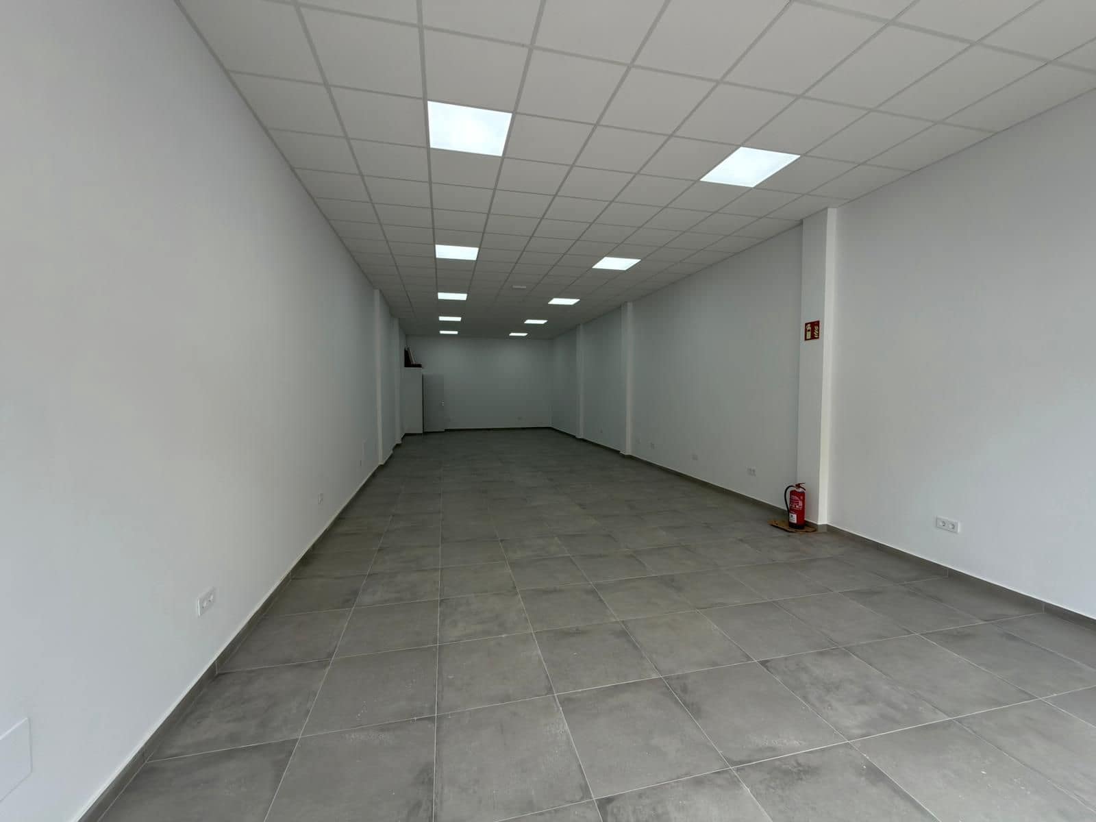 Comercial para arrendar em Puerto del Rosario - 900 € (Ref: 9540849)