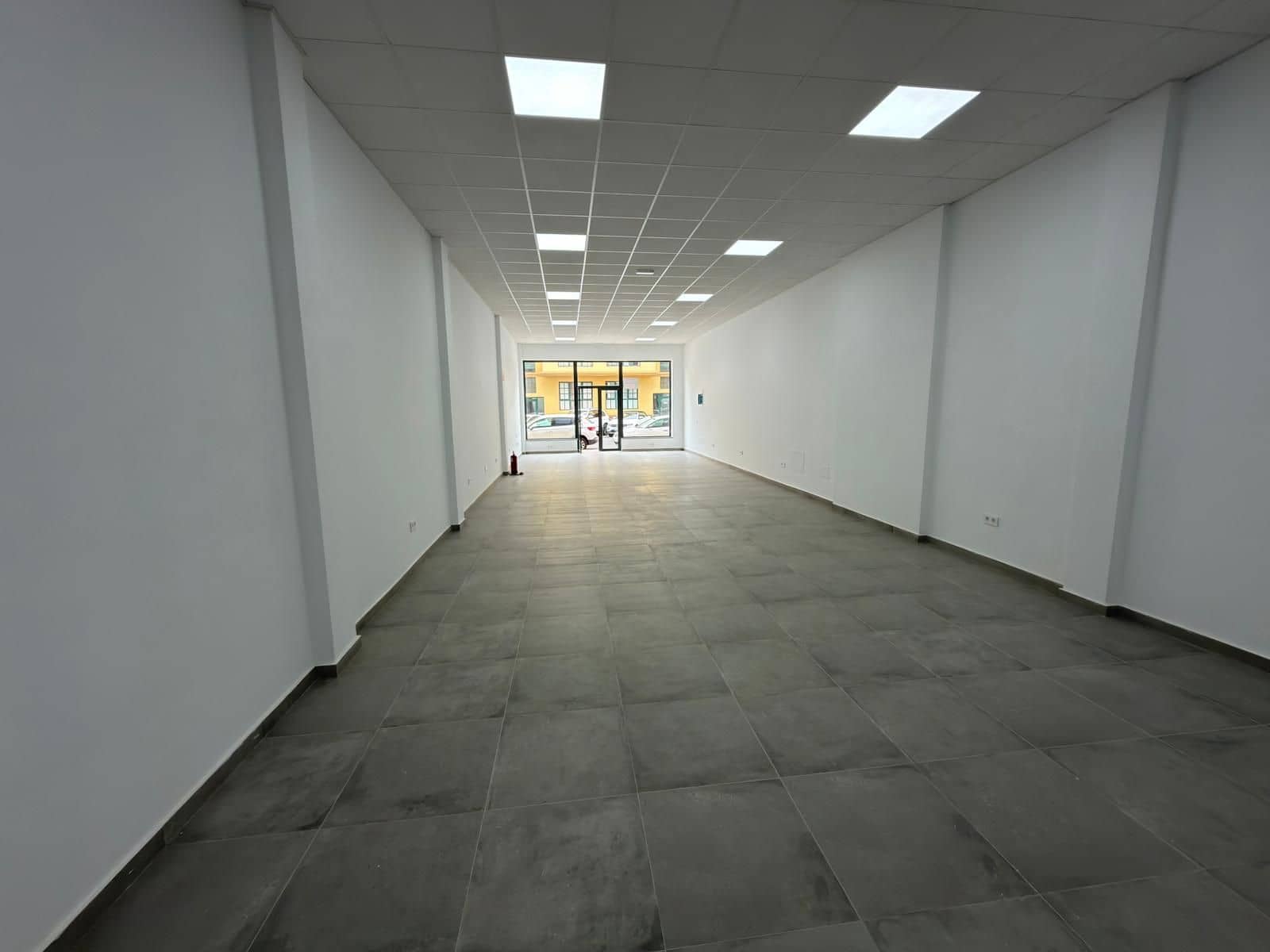 Comercial para arrendar em Puerto del Rosario - 900 € (Ref: 9540849)