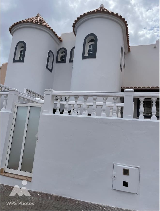 2 bedroom Townhouse for sale in Caleta de Fuste - € 265,000 (Ref: 9698680)