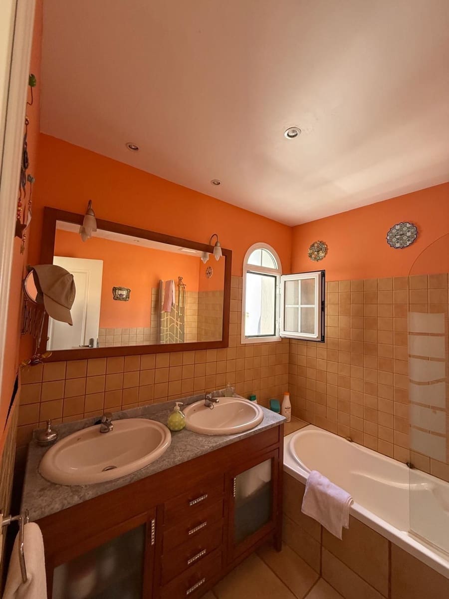 2 bedroom Townhouse for sale in Caleta de Fuste - € 265,000 (Ref: 9698680)