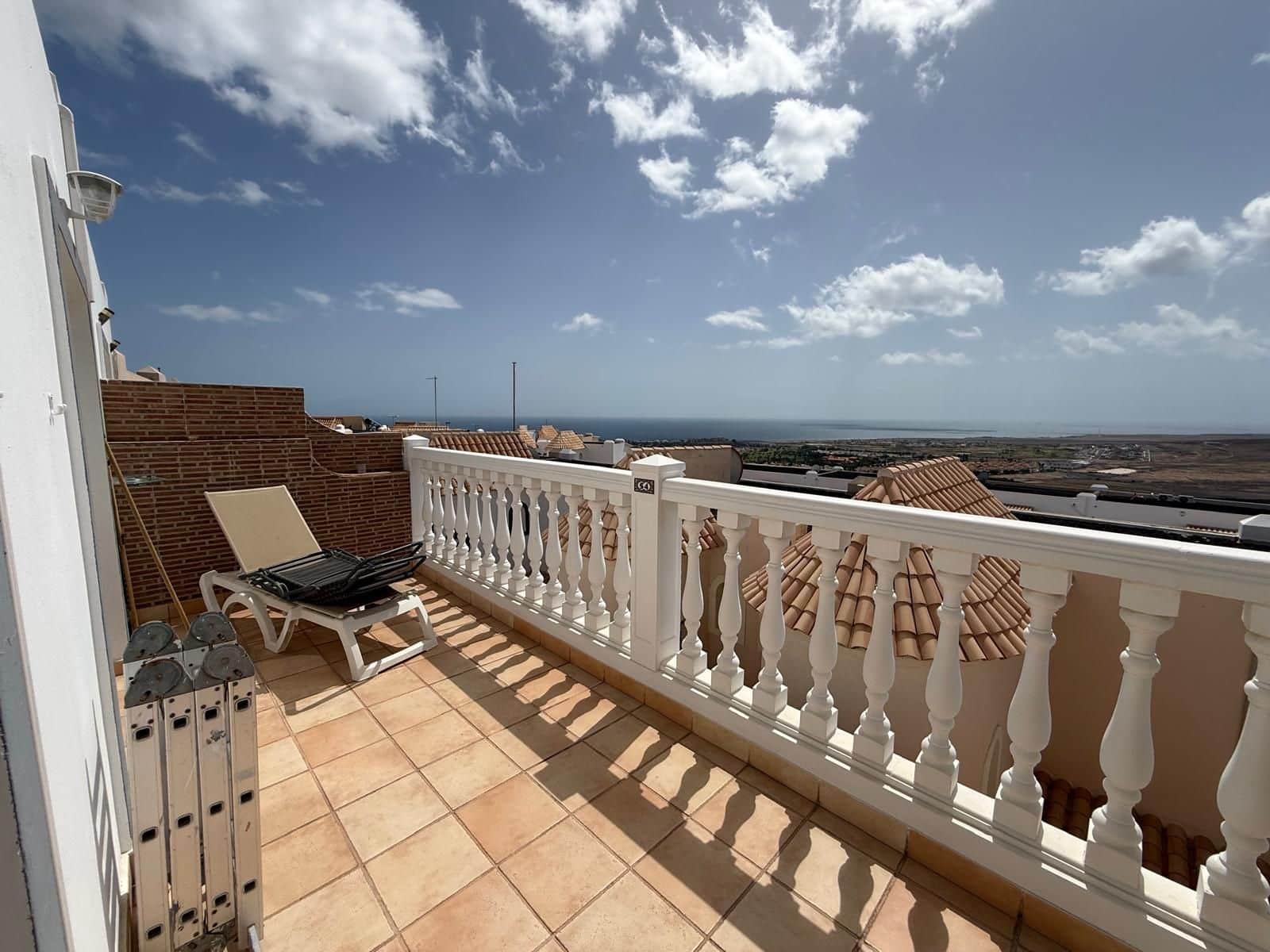 2 bedroom Townhouse for sale in Caleta de Fuste - € 265,000 (Ref: 9698680)