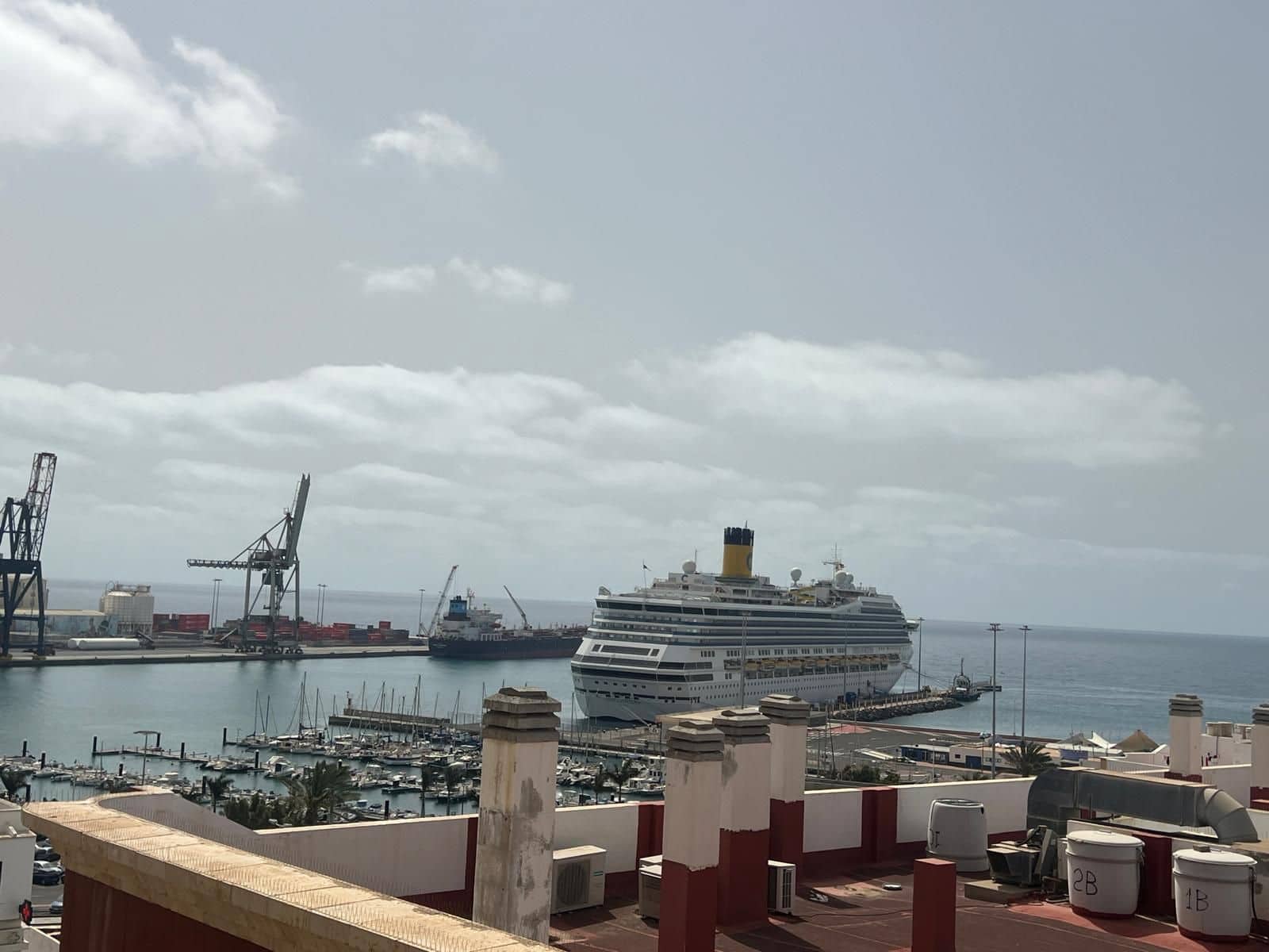 4 bedroom Flat for sale in Puerto del Rosario - € 250,000 (Ref: 9738021)