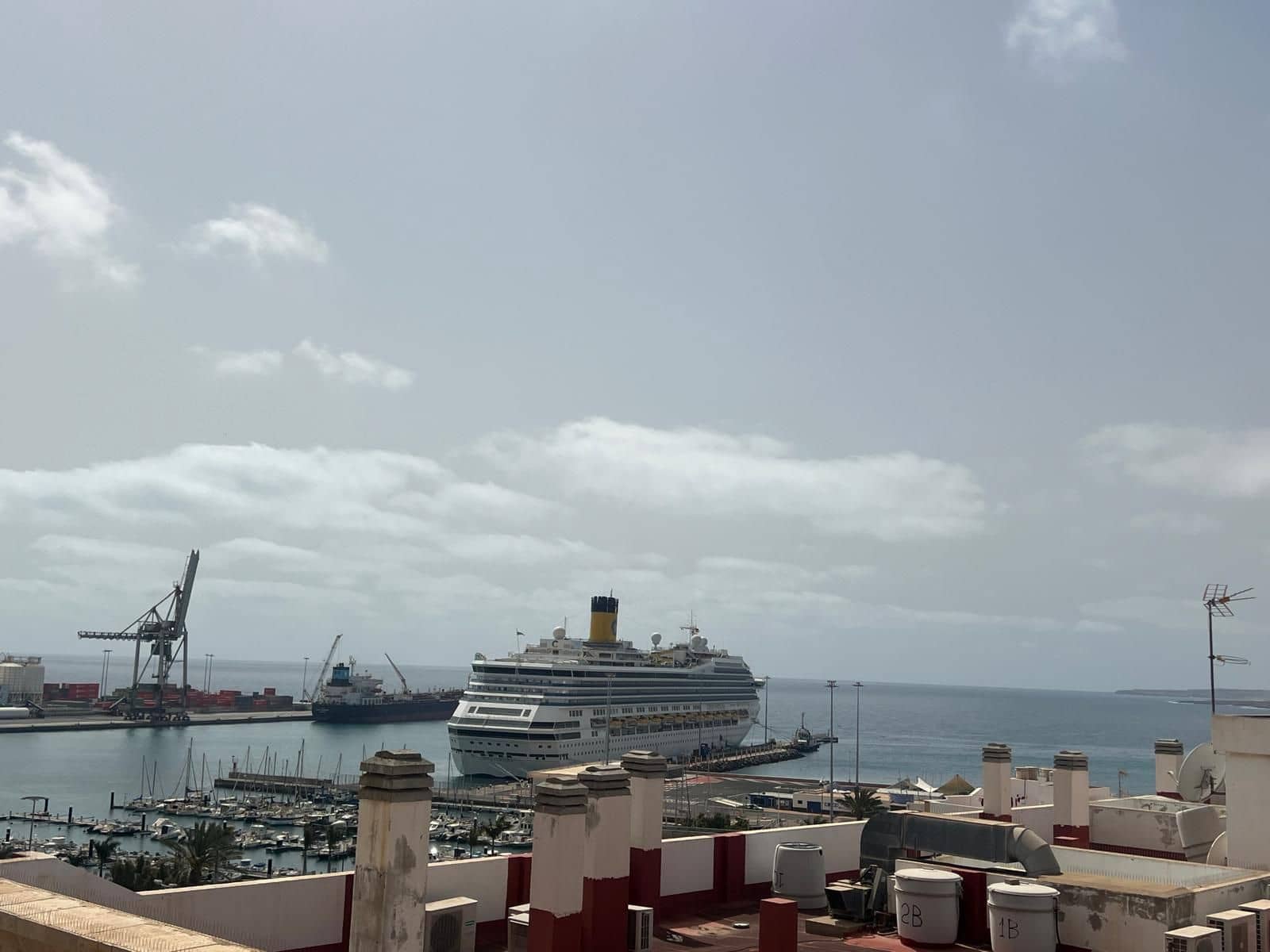 4 bedroom Flat for sale in Puerto del Rosario - € 250,000 (Ref: 9738021)