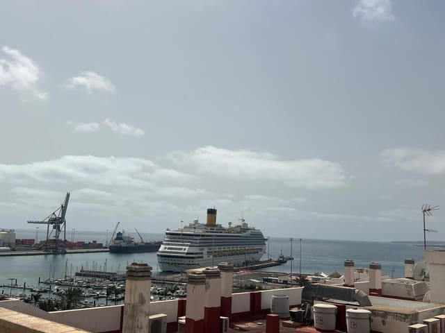 Piso de 4 habitaciones en Puerto del Rosario en venta - 250.000 € (Ref: 9738021)