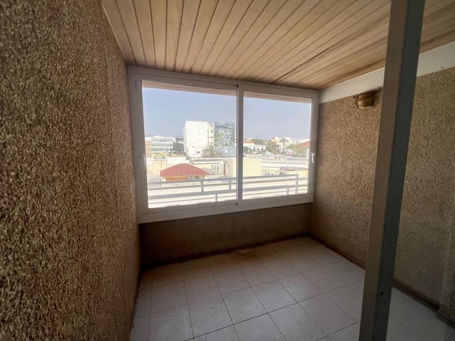 Piso de 4 habitaciones en Puerto del Rosario en venta - 250.000 € (Ref: 9738021)