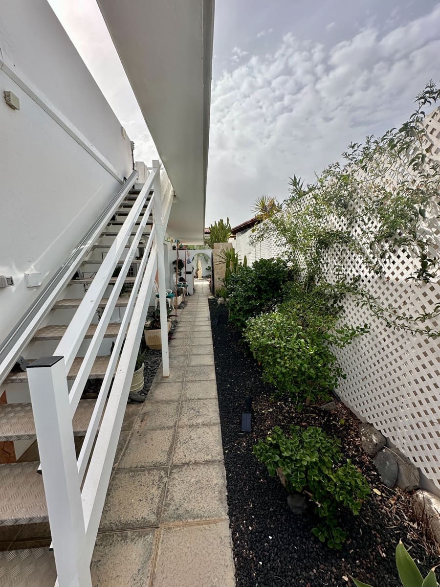 4 soveværelse Villa til salg i Caleta de Fuste med swimmingpool garage - € 890.000 (Ref: 9747704)