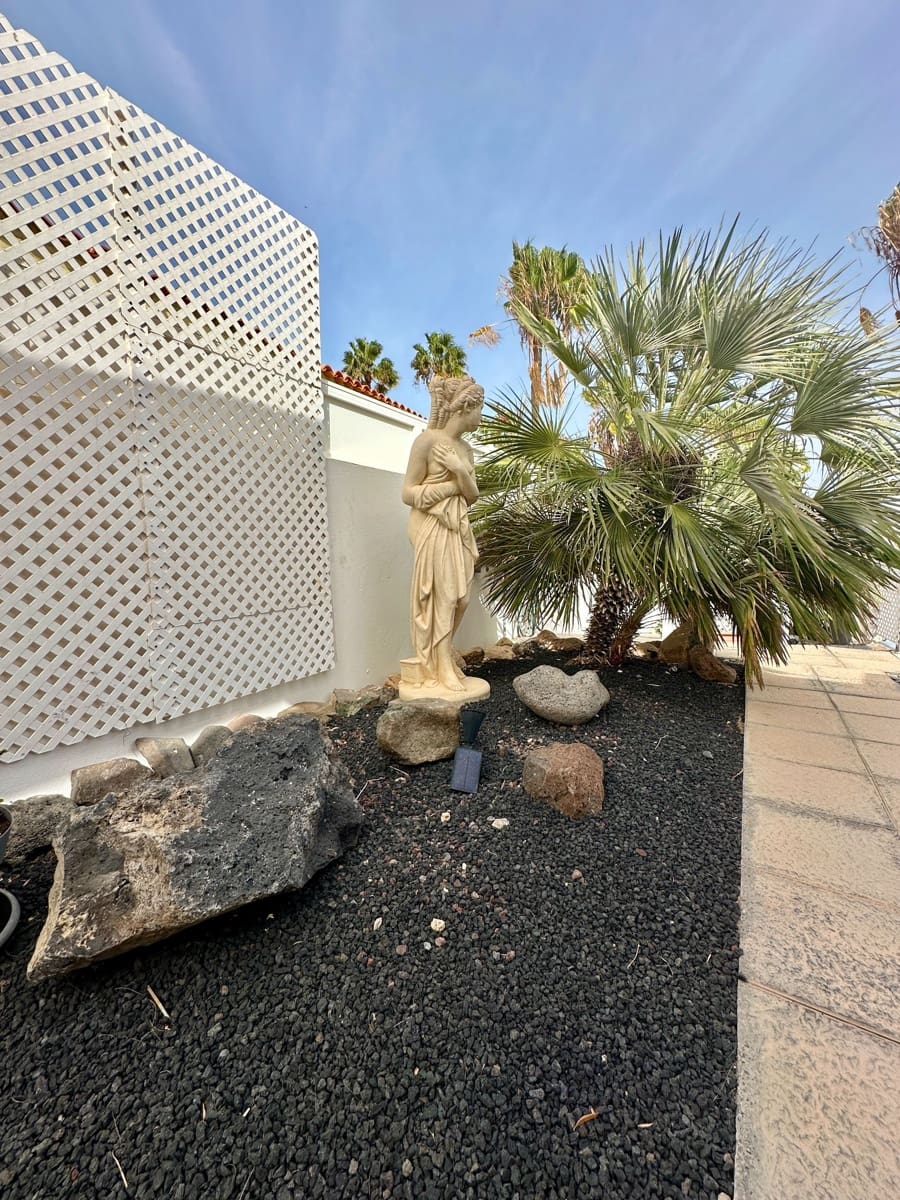 4 soveværelse Villa til salg i Caleta de Fuste med swimmingpool garage - € 890.000 (Ref: 9747704)